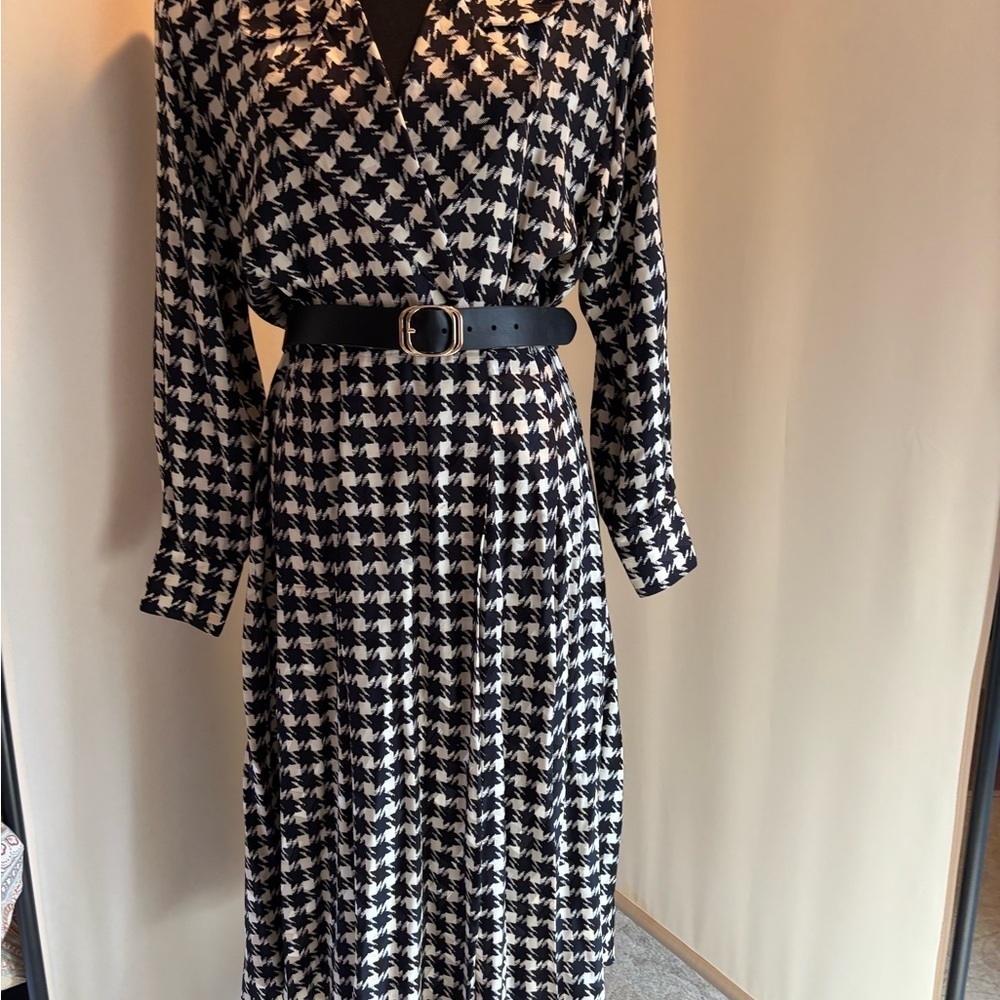 Vintage Black and White A-Line Wrap Dress with Cuffed Sleeves - Picture 2 of 8